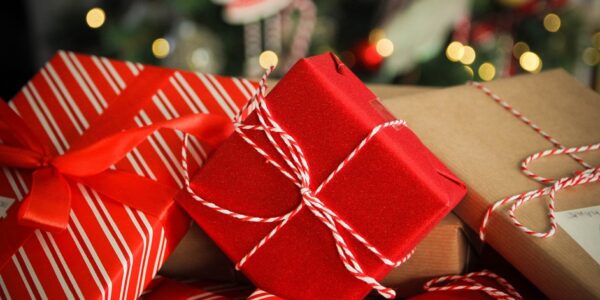 Trafione prezenty pod choinkę – pomysły na udane świąteczne prezenty